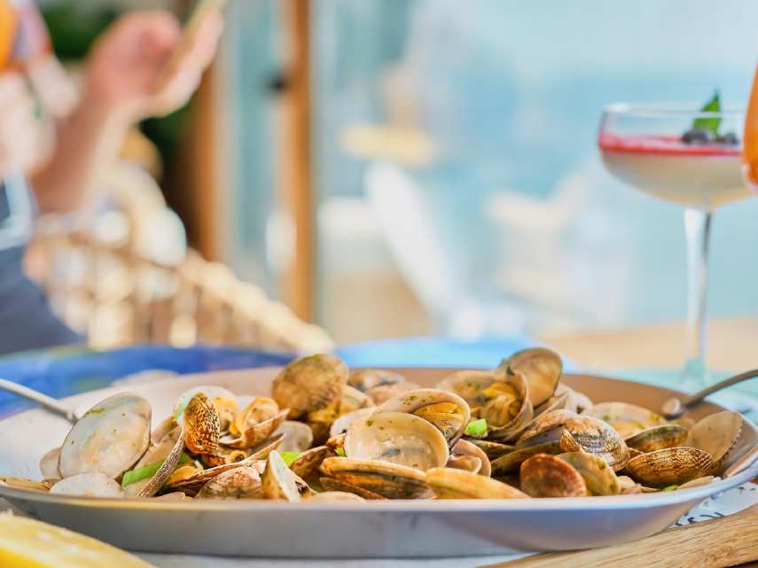 Start Your Week Right with Mussels at Belgian Beer Cafe Tecom