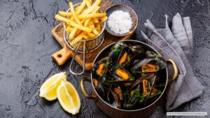 The Strategy of the Unlimited “Moules Frites”
